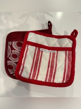 Red & Creamy White Quilted Square Pot Holders - 2